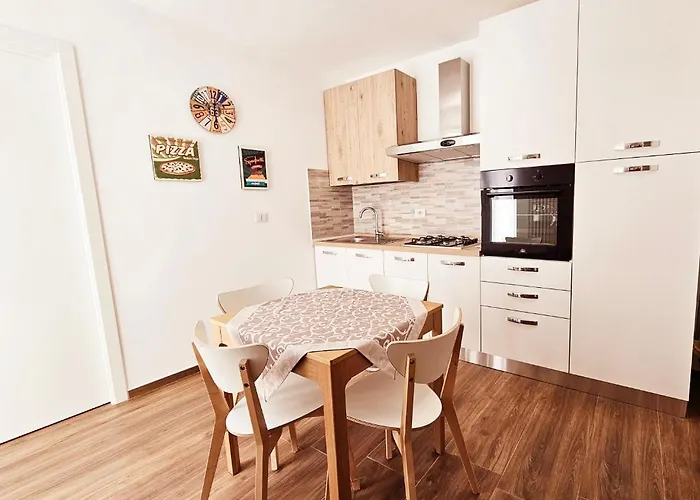 Acacia Apartment